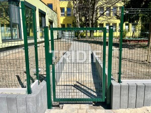 Realizace oplocení – Nivnice – 3D panelový plot zelený s podhrabovými deskami