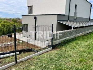 Realizace oplocení – Vésky – 3D panelový plot antracit s podhrabovými deskami