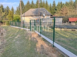 Realizace oplocení – Kostelany nad Moravou – 3D panelový plot zelený s PD + brána a branka